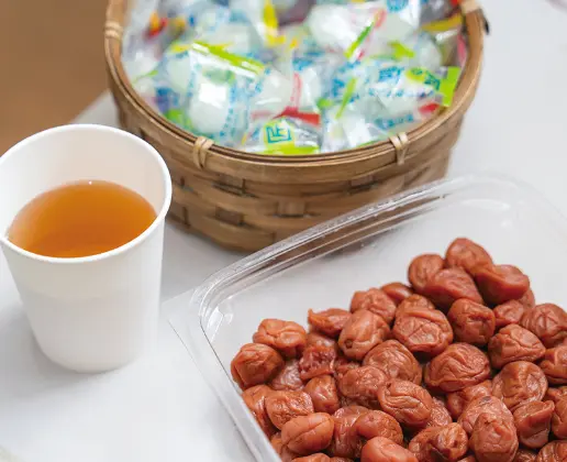 麦茶と梅干し